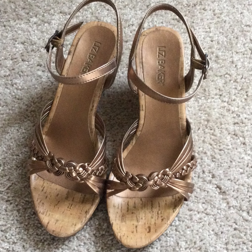 Liz Baker women’s gold sandals size 7.